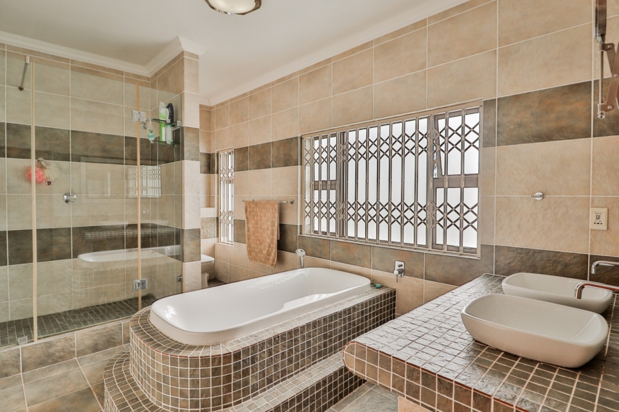 7 Bedroom Property for Sale in Myburgh Park Western Cape